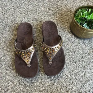 Vionic Pearl Brown arch orthotics Thong Flip Flop Sandals Sz 10 Embellished New