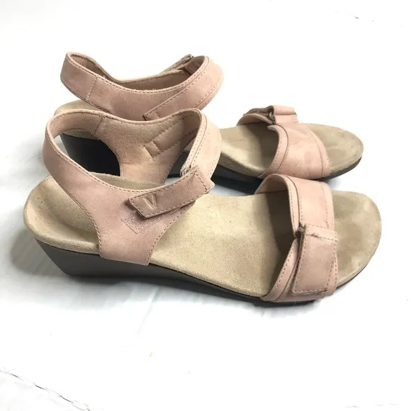 Vionic Wedges Adelaide Womens size 7 Ankle Strap Sandals Wedge