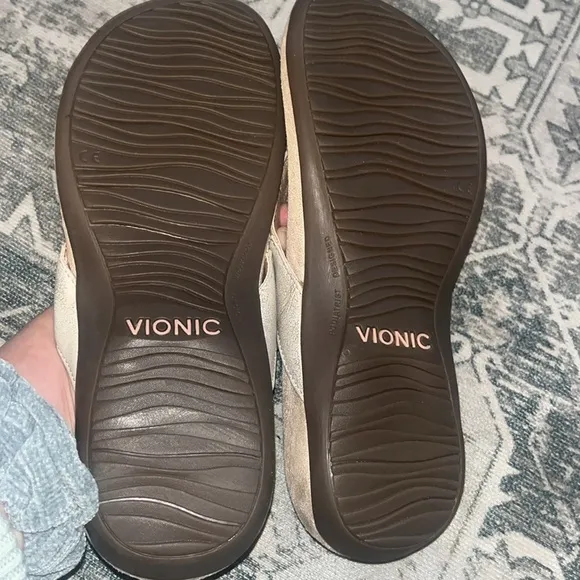 Vionic women’s Elena pink gold sandals size 10