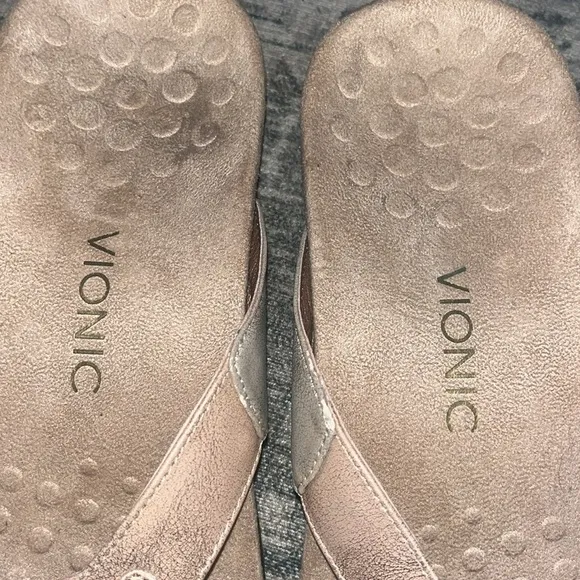 Vionic women’s Elena pink gold sandals size 10