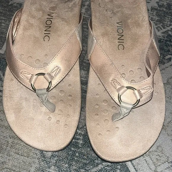 Vionic women’s Elena pink gold sandals size 10