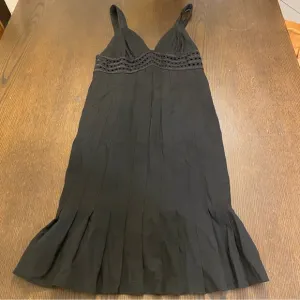 VTG Catherine Malandrino Silk &amp; Wool Blend Black V-neck Pleated Dress Size 10