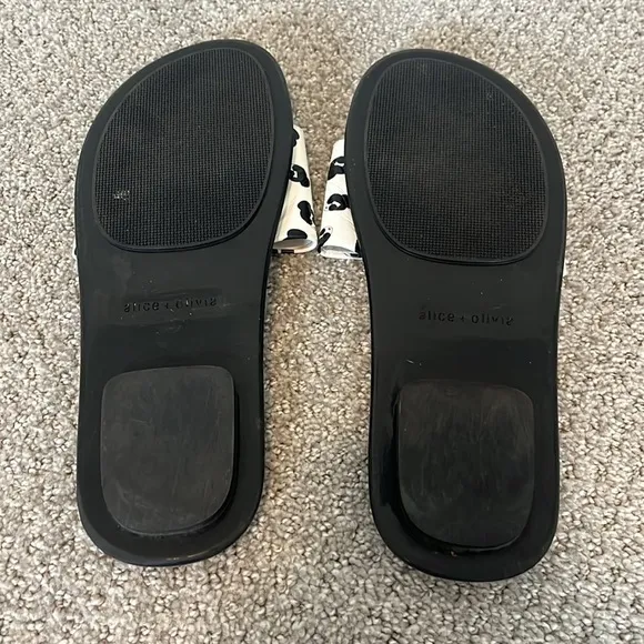 White leather Alice   Olivia Taleen slide sandals with Stace Face motif | 8.5
