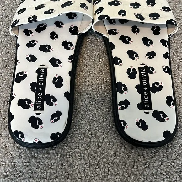 White leather Alice   Olivia Taleen slide sandals with Stace Face motif | 8.5