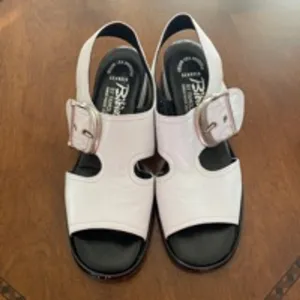 Women's Bibiana's Sandals White Leather Slingback Buckle Size 8M