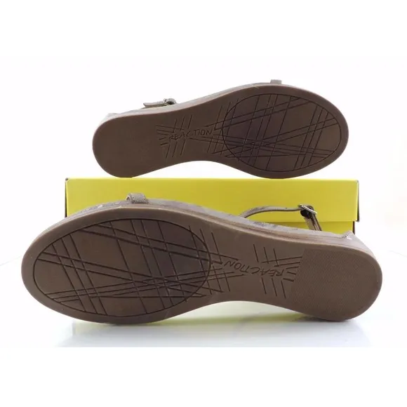 Women's Kenneth Cole Reaction Bon Net T3 Beaded T-Strap Sandals Taupe Size 8.5