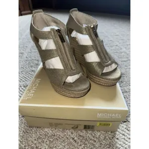 Womens Michael Kors Gold Espadrille Wedge Sandals Size US 6 EUC