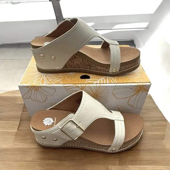 Women’s Palm Haven Sandals with Wedge Heel and Adjustable Strap! Size 10! New!