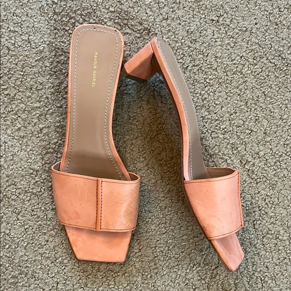 Women's Peach(ish)/Pink Heels