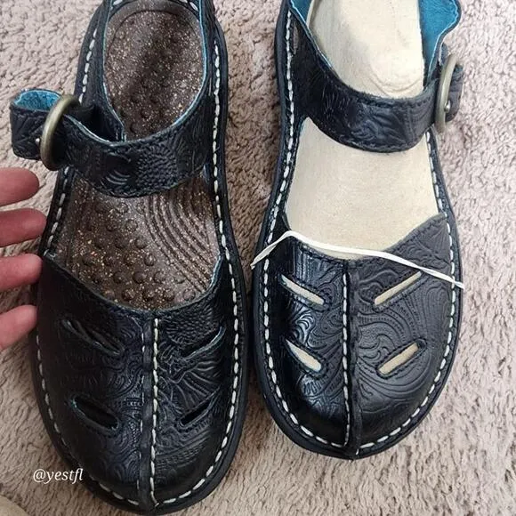 Women's Simple Black Leather Sandals Size 6