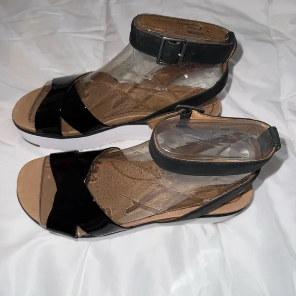 Women's UGG Tipton Black Leather Sandals White Platform Size 10