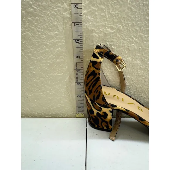 Women's Unisa Heels Sandals Brown size 6M NWOT