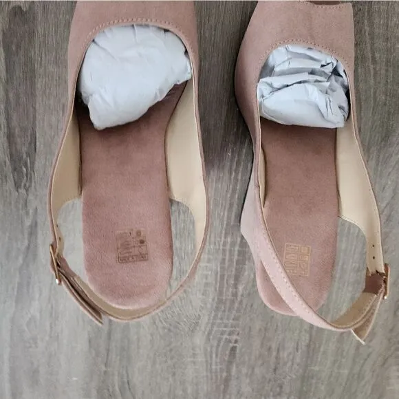 Women's SUEDE PLATFORM SANDALS IS PINK COLOR SIZE 7 .