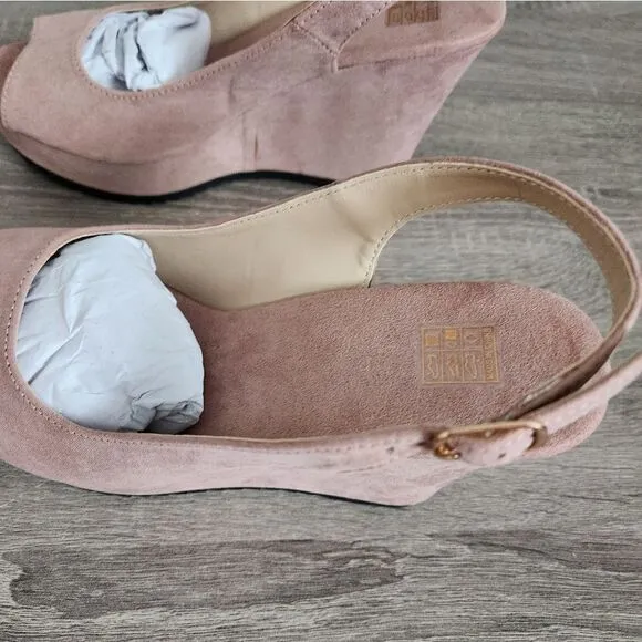 Women's SUEDE PLATFORM SANDALS IS PINK COLOR SIZE 7 .