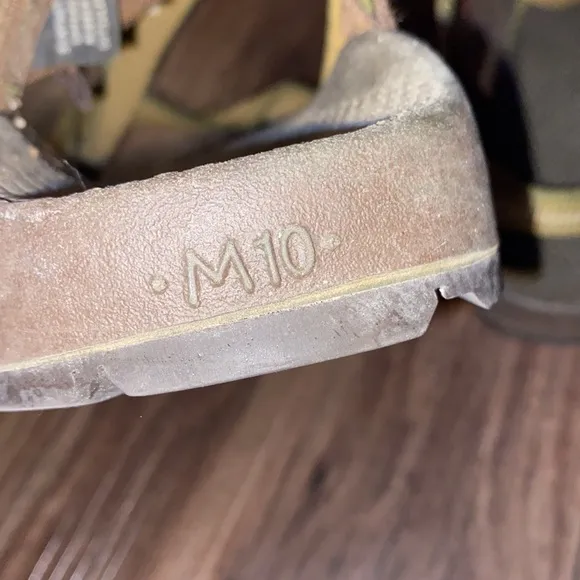 WORN ONCE men’s Chaco sandals size 10