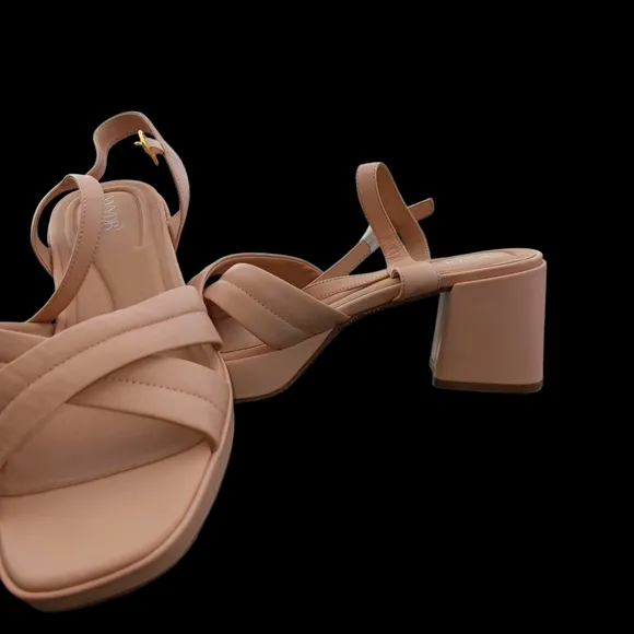 Wydr Donna Platform Sandals Peach color Size 11