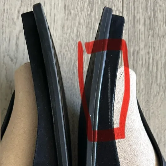 Zara flat leather sandal, black size 10 US size 41 European.