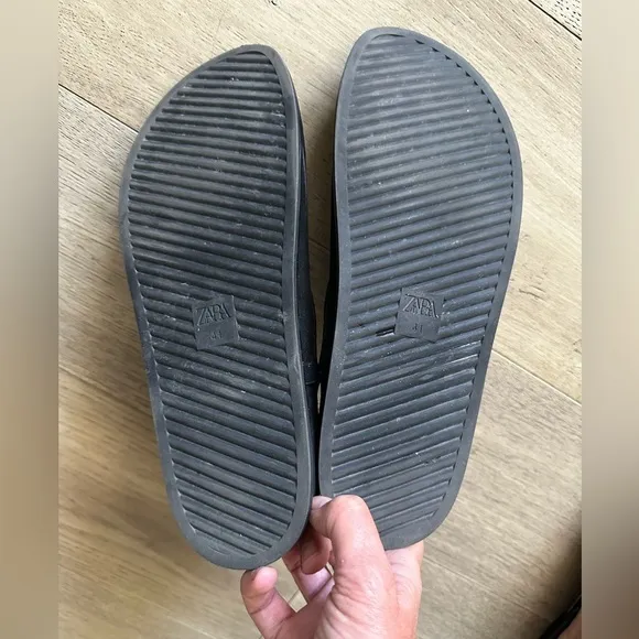 Zara flat leather sandal, black size 10 US size 41 European.