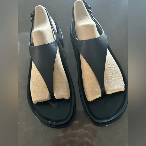 Zara flat leather sandal, black size 10 US size 41 European.