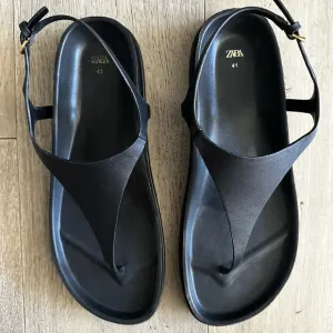 Zara flat leather sandal, black size 10 US size 41 European.