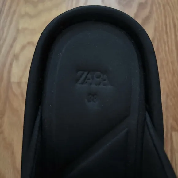Zara Women’s Neoprene Platform Wedge Sandals in size 7.5 - hardly worn!
