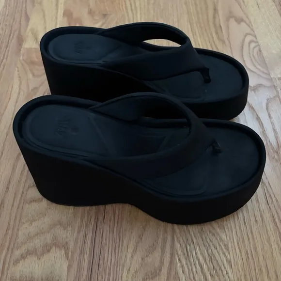 Zara Women’s Neoprene Platform Wedge Sandals in size 7.5 - hardly worn!